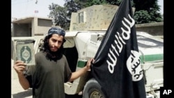 រូ​ប​ថត​នៃ Abdelhamid Abaaoud ​មេខ្លោងនៃ​ការវាយ​ប្រហារ​នៅ​ទីក្រុង​ប៉ារីស។​​