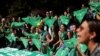 La Corte Constitucional del país debe discutir una propuesta de uno de sus magistrados que pide expandir el derecho al aborto más allá de las tres causas que permite la ley. 