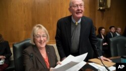 Sen. Patty Murray, D-Wash., the ranking member, and Sen. Lamar Alexander, R-Tenn., chairman of the Senate Health, Education, Labor, and Pensions Committee, meet before the start of a hearing on Capitol Hill, Oct. 18, 2017.