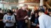 Encuestas preelectorales muestran que el senador de Vermont Bernie Sanders, un socialista demócrata autodeclarado que ganó el voto popular tanto en Iowa como en New Hampshire, podría ganar también en Nevada.