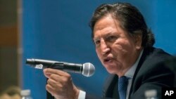 Mantan Presiden Peru Alejandro Toledo tampil dalam sebuah acara di New York, pada 24 Mei 2017. (Foto: AP/Mary Altaffer)