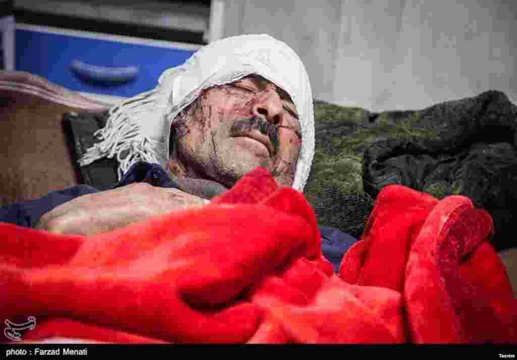 تنها در کرمانشاه ایران نزدیک به ۶۰۰۰ نفر در اثر این زلزله زخمی شده است.