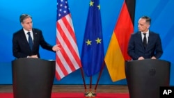 Le ministre allemand des Affaires étrangères Heiko Maas, à droite, et le secrétaire d'État américain Antony Blinken donnent une conférence de presse à Berlin, en Allemagne, le mercredi 23 juin 2021. (Photo John Macdougall/AP)