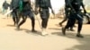 Couteaux, armes blanches, et gourdins portés par des membres de PUR, à Dakar, au Sénégal, le 14 février 2019. (VOA/Seydina Aba Gueye)