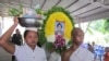 ទិដ្ឋភាពនៅក្នុងពិធីបុណ្យសពរបស់លោកម៉ៅ សុខចាន់ ដែលត្រូវ​បាន​គេ​បាញ់​ចំ​ក្បាល​ពី​ចម្ងាយ​បណ្តាល​ឲ្យ​ស្លាប់​នៅ​នឹង​កន្លែង​ក្នុង​ពេលផ្ទុះ​អំពើ​ហិង្សា​មួយ​រវាង​ប្រជា​ពលរដ្ឋ​និង​អាជ្ញាធរ​នៅ​ចំណុច​ស្ពាន​ច្បារ​អំពៅ​កាល​ពី​យប់​ថ្ងៃ​ទី​១៥​ខែ​កញ្ញា។ 