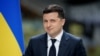 Presiden Ukraina Volodymyr Zelenskiy dalam konferensi pers di pabrik pesawat Antonov di Kyiv, Ukraina, 20 Mei 2021. 