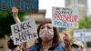 Des manifestants contre le racisme (Photo by Joseph Prezioso / AFP)