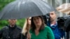 FILE - La secretaria de prensa de la Casa Blanca Sarah Huckabee Sanders en la Casa Blanca, en Washington, el 18 de mayo de 2018. Huckabee Sanders, familiares y amigos fueron invitados a abandonar un restaurante de Virginia el viernes pasado.
