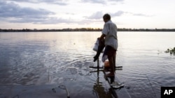 A Japanese oil company, has been granted a rights by Cambodia Tuesday, May 4, 2010, to study a survey for possible oil onshore at the basin of Tonle Sap lake, file photo. 
