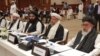 Mambobin kungiyar Taliban a zaman tattaunawar da aka yi a Doha, babban birnin Qatar
