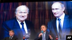 El ministro de deportes ruso, Vitaly Mutko, habla durante una conferencia de prensa sobre el Mundial de 2018 a realizarse en Rusia.