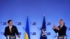 Министр иностранных дел Украины Дмитрий Кулеба и Генеральный секретарь НАТО Йенс Столтенберг. Брюссель, 13 апреля 2021.