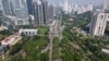 Jalanan Jakarta terlihat lengang saat diberlakukannya PPKM (Pemberlakukan Pembatasan Kegiatan Masyarakat ), 3 Juni 2021. (Foto oleh BAY ISMOYO / AFP)