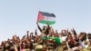 Des Sahraouis lors des funérailles de Mohamed Abdelaziz, leader du Front Polisario à Tindouf, au Sahara occidental, le 3 juin 2016. 