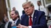 Cựu Tổng thống Hoa Kỳ Donald Trump theo dõi phiên tòa xét xử gian lận đối với Tổ chức Trump, tại Tòa án Tối cao Bang New York vào ngày 7 tháng 12 năm 2023.