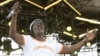 Le chanteur ivoirien Alpha Blondy en spectacle à Versailles, en France, le 2 juillet 2005. 
