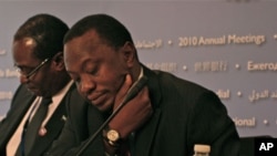 Uhuru Kenyatta, waziri wa fedha wa Kenya kwenye mkutano wa Benki Kuu ya Dunia Wshington Dc, Oct, 2010.