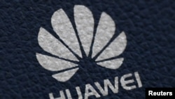 一個通訊工具上顯示的華為的標識。