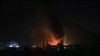 Columnas de humo se elevan en las afueras de la capital siria, Damasco, tras los ataques aéreos israelíes el 9 de diciembre de 2024.