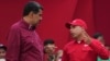 Pedro Tellechea, entonces ministro de petróleo de Venezuela, habla con el presidente Nicolás Maduro en Caracas, el 1 de mayo de 2024. El funcionario, hasta hace días ministro de Industria y Producción, fue detenido por el gobierno venezolano.
