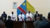 Les évêques catholiques disent une prière au lancement du dialogue politique, à Kinshasa, RDC, 8 décembre 2016. (VOA/Top Congo)