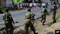 Des soldats dans Bujumbura, 18 mai 2015