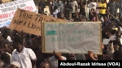 Zanga Zanga kan yaki da Cin Hanci da Rashawa a Niamey, Niger,, Disamba 21, 2016 (VOA/Abdoul-Razak Idrissa)