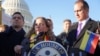 El denominado “Caucus de Democracia Venezolana” fue presentado en Washington D.C. por los representantes de Florida, el republicano Mario Díaz Balart y la demócrata Debbie Wasserman Schultz junto al embajador designado por Juan Guaidó para Estados Unidos, Carlos Vecchio.