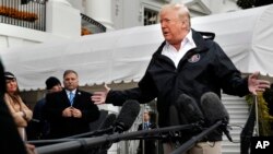 Le président Donald Trump quitte la Maison Blanche pour la Californie le 17 novembre 2018.