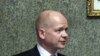 Menlu Inggris William Hague mendesak pemerintah Mesir menanggapi positif tuntutan reformasi.