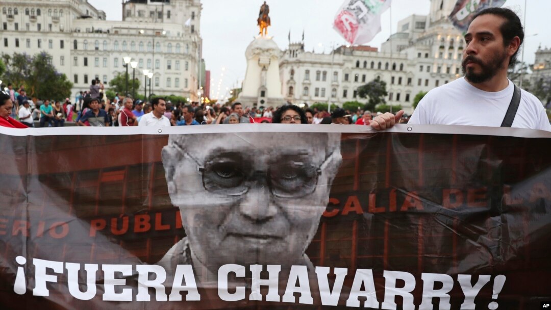 Centenares de manifestantes salieron a las calles para protestar por la destitución de los fiscales del equipo especial que investiga a la élite política implicada en el caso Odebrecht.